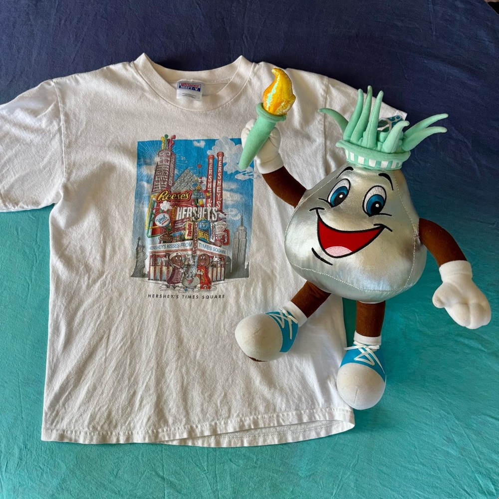 Hershey’s Time Square Vintage Tee and Hershey Kiss Statue of Liberty Bundle y2k